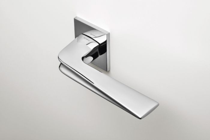 Set de manijas OLIVARI, modelo CHEVRON, diseño de Zaha Hadid, 2015