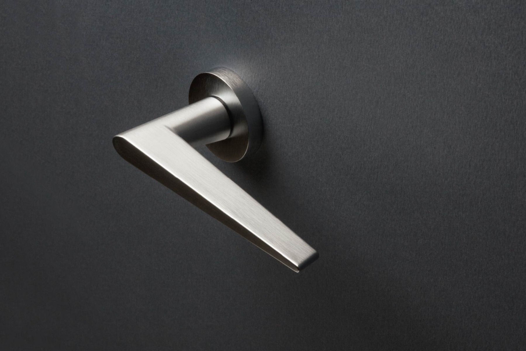 Set de manijas OLIVARI, modelo NINA, diseño de Daniel Libeskind, 2012