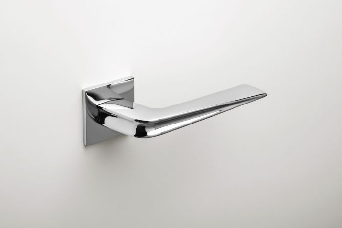 Set de manijas OLIVARI, modelo CHEVRON, diseño de Zaha Hadid, 2015