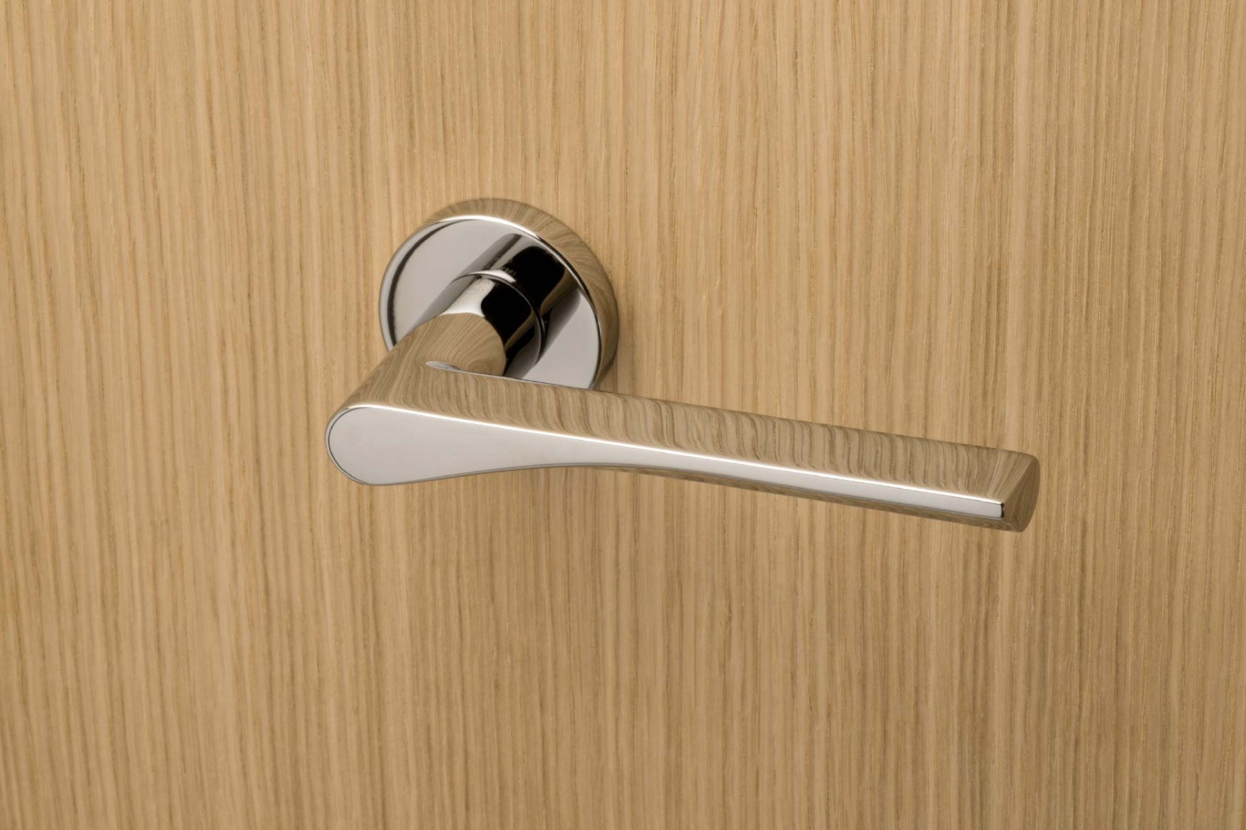 Set de manijas OLIVARI, modelo FIN, diseño de Toyo Ito 2009