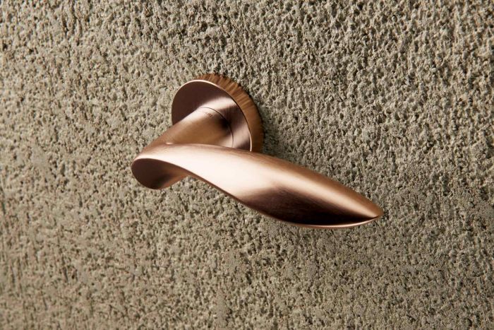 Set de manijas OLIVARI, modelo ONDA, diseño de Nicola Novelletto, 1998