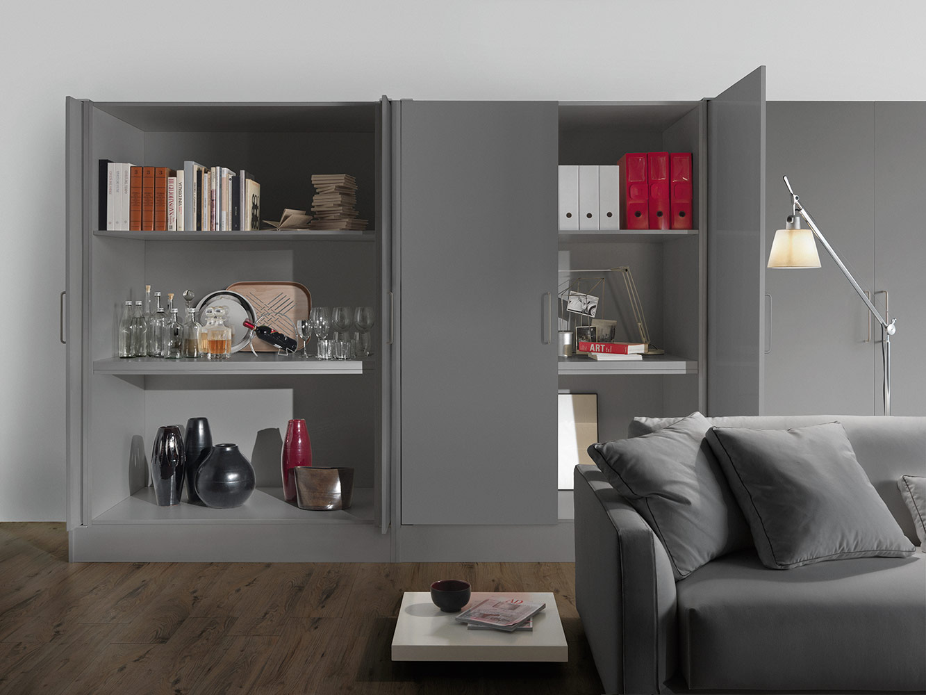 Sistema corredizo EXEDRA para puerta de madera abatible e insertable parcialmente ensamblado