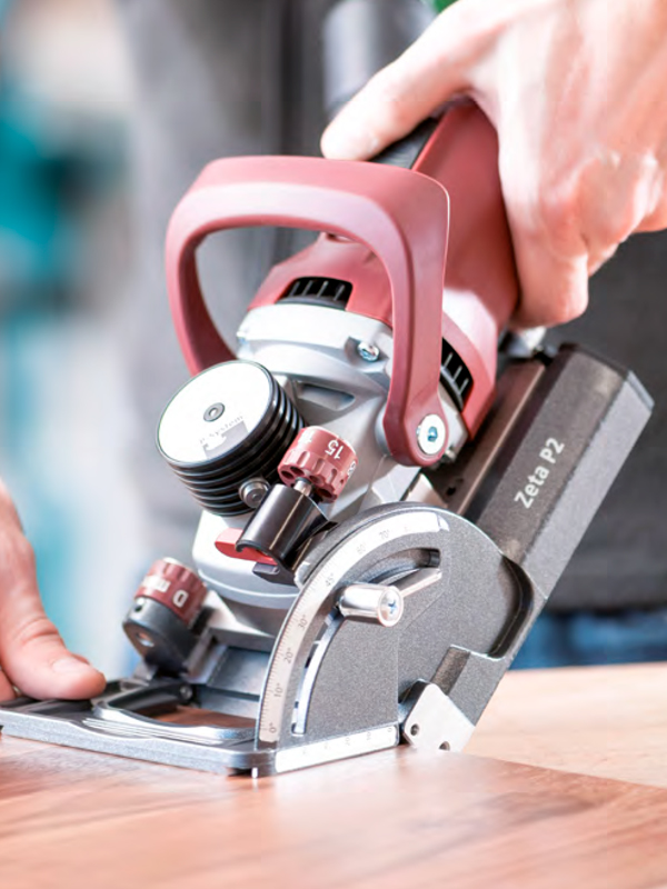 Máquina engalletadora Zeta P2 con disco de corte punta Carburo de Tungsteno para fresados de conectores P-System