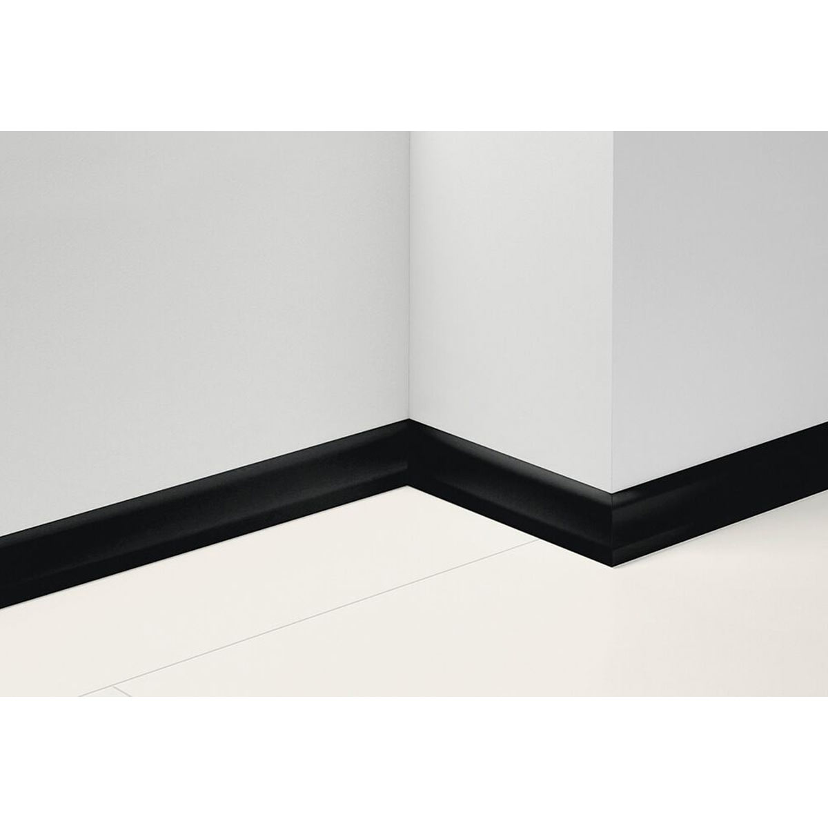 Zoclo para piso laminado MONOCHROME BLACK, medida 2.57 m