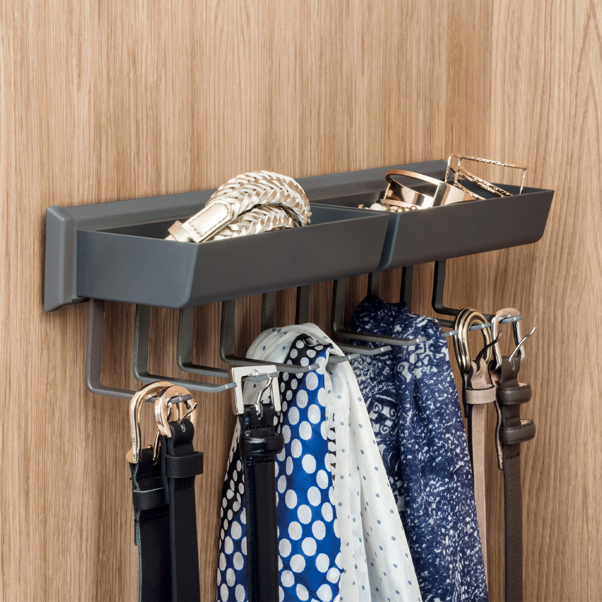 Corbatero extraíble PESOLO con 2 charolas y 10 ganchos, medidas 465 x 115 x 108 mm