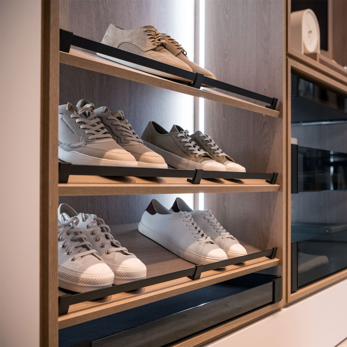 Riel zapatera CONERO, color negro