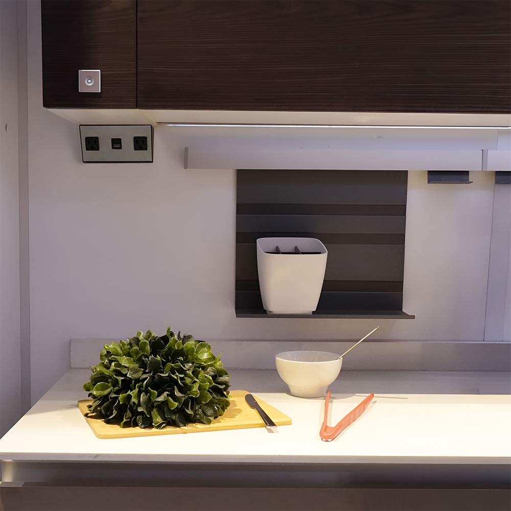 Multicontacto CITY, 2 sockets, 1 puertos USB A-C, acabado inox con negro