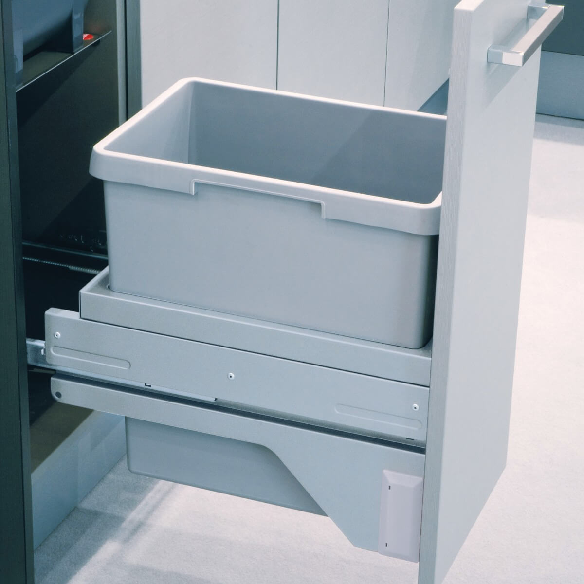 Bote basurero extraíble EURO CARGO-ST para gabinete de 300 mm, cap total 30 L/ 1 bote de 30 L