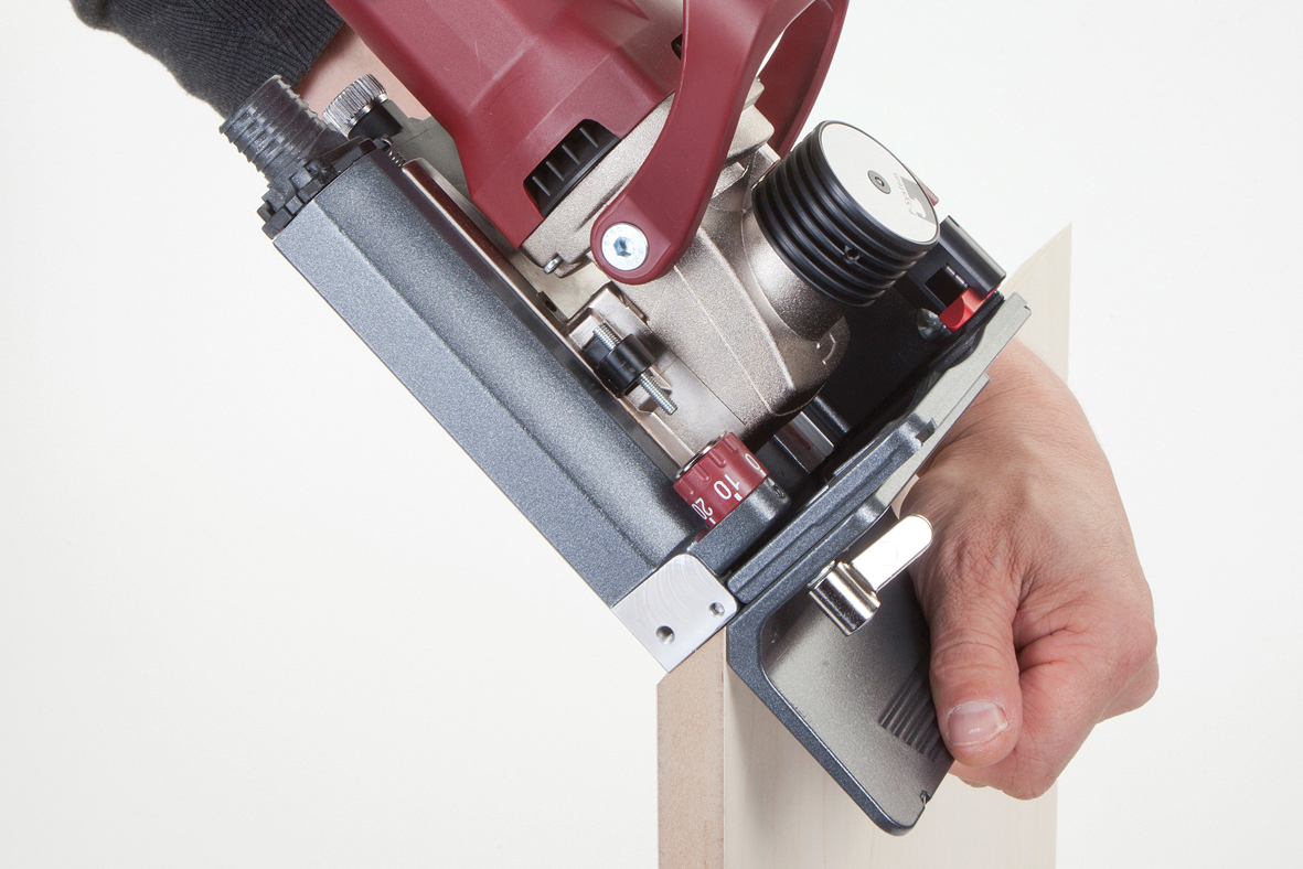 Máquina engalletadora Zeta P2 con disco de corte punta Carburo de Tungsteno para fresados de conectores P-System