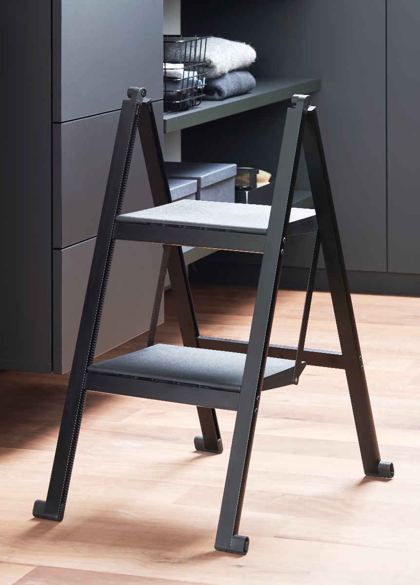 Escalera abatible STEPOLO 2, 2 escalones 190/440 mm, capacidad 120 kg, color negro.