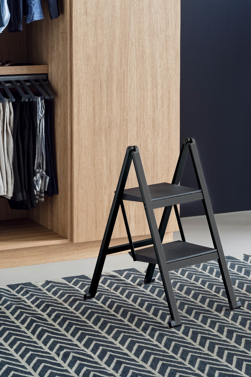 Escalera abatible STEPOLO 2, 2 escalones 190/440 mm, capacidad 120 kg, color negro.