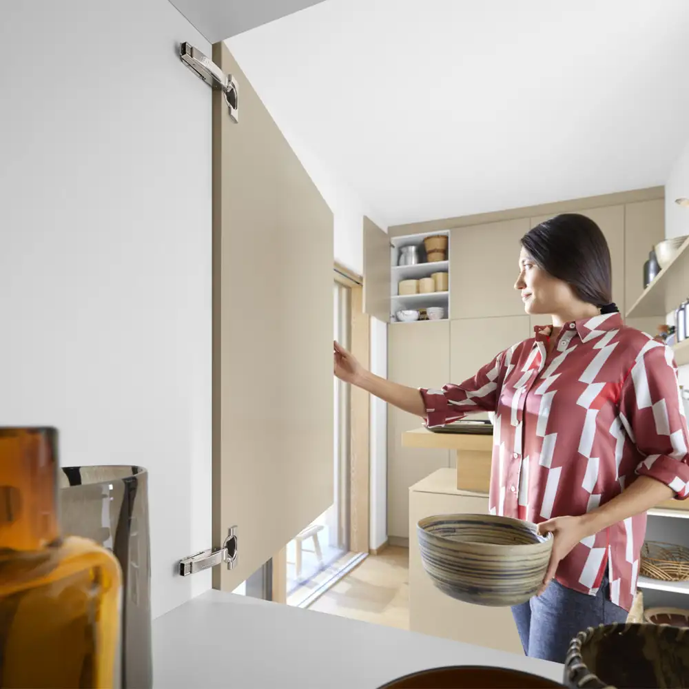 Bisagra CLIP top 105°, brazo recto, para atornillar, acabado niquelado