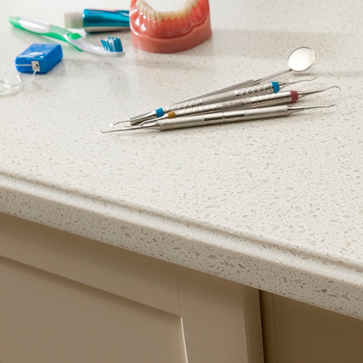 Cubierta de Superficie Sólida Everform™, color 757 Luna Sand, 0.76 X 3.66 m