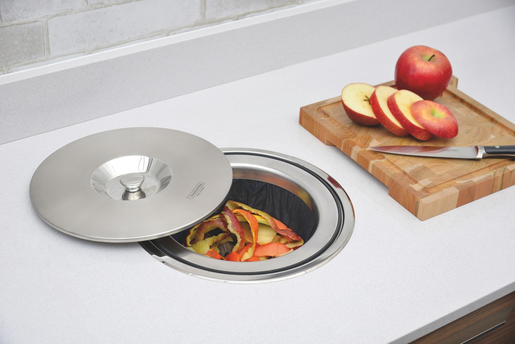 Basurero APPEAL I para cubierta, cap. 8 L, con tapas y aro de acero inoxidable, con bote de plástico 