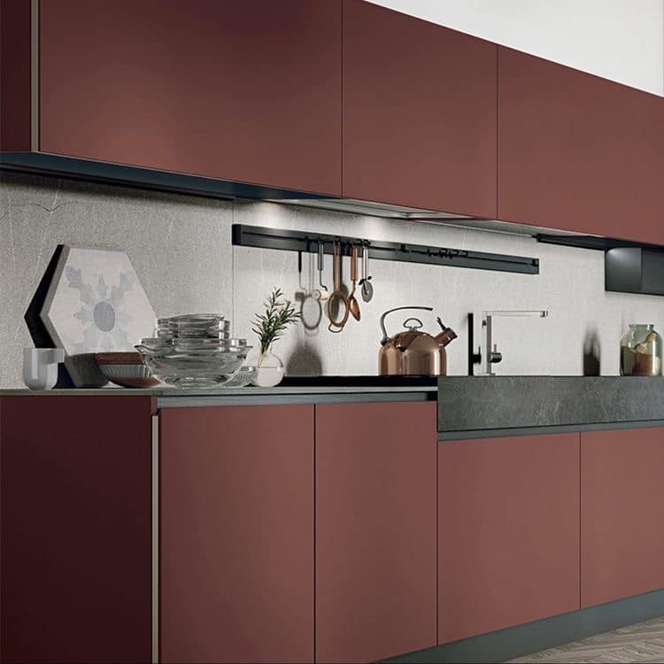 Tablero de MDF con laminado FENIX, Rosso Jaipur y trascara HPL Night Shade, formato 1.22 x 2.44 m