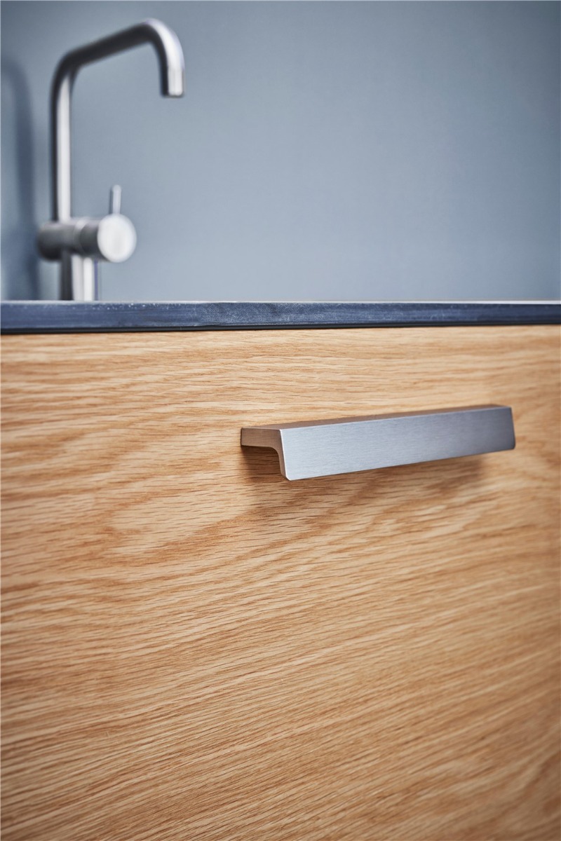 Jaladera ENVELOPE, 200 mm. de longitud, centros a 160 mm. Material Aluminio, Acabado INOX