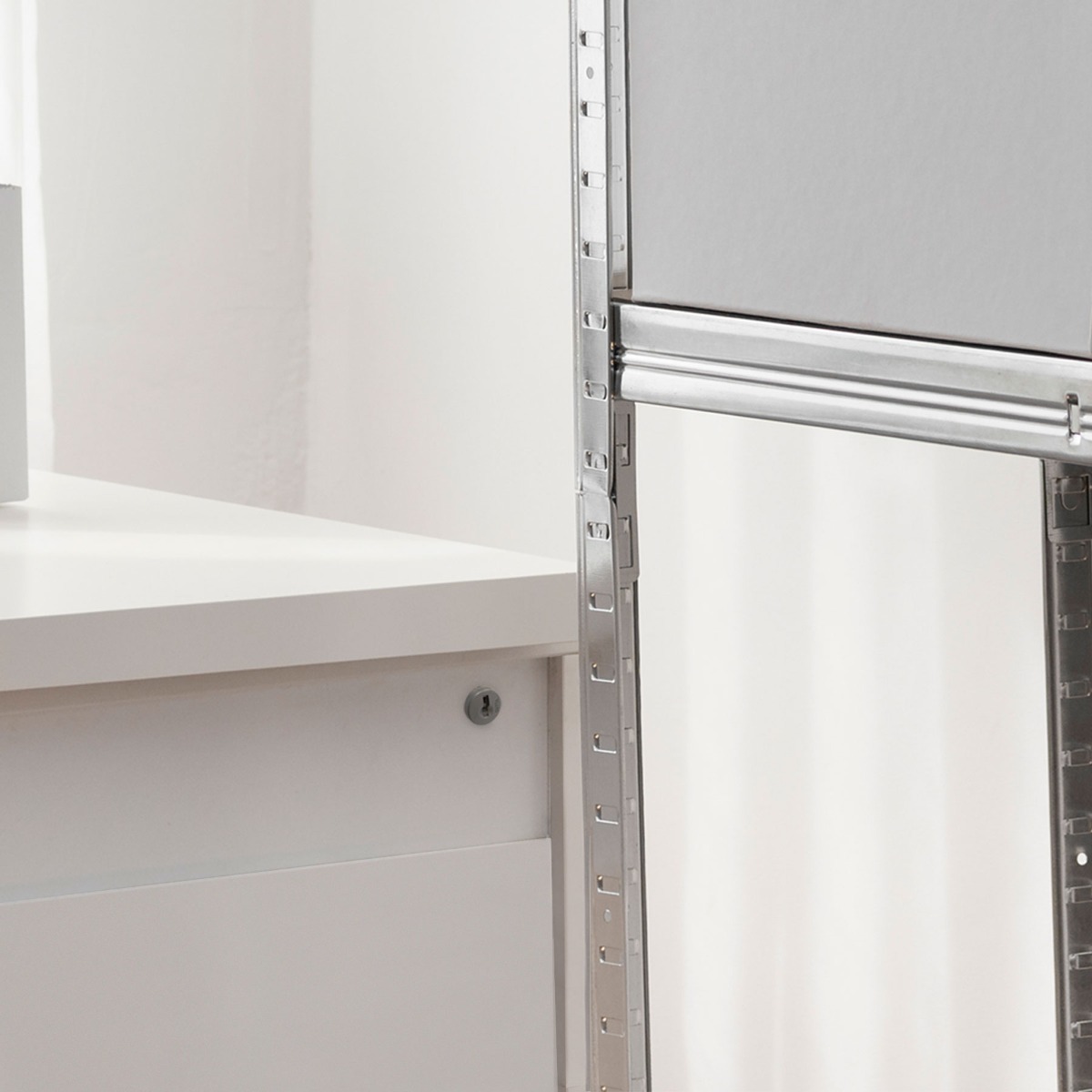 Cerradura LP-725, combinaciones grupos iguales, acabado gris aluminio