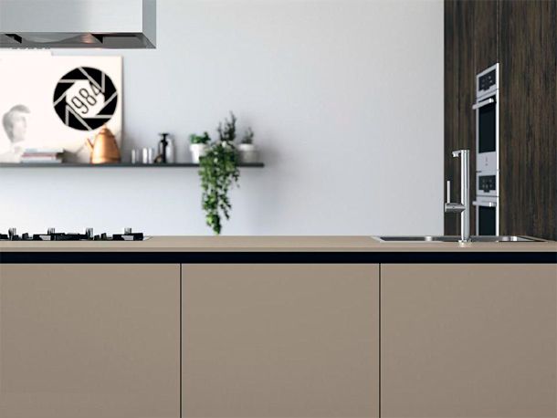 Tablero de MDF con laminado FENIX, Castoro Ottawa y trascara HPL Otter, formato 1.22 x 2.44 m