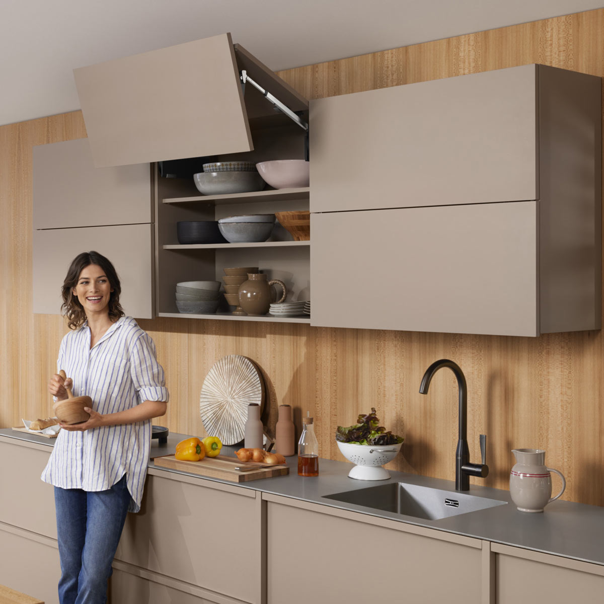 Mecanismos de elevación AVENTOS HF top BLUMOTION