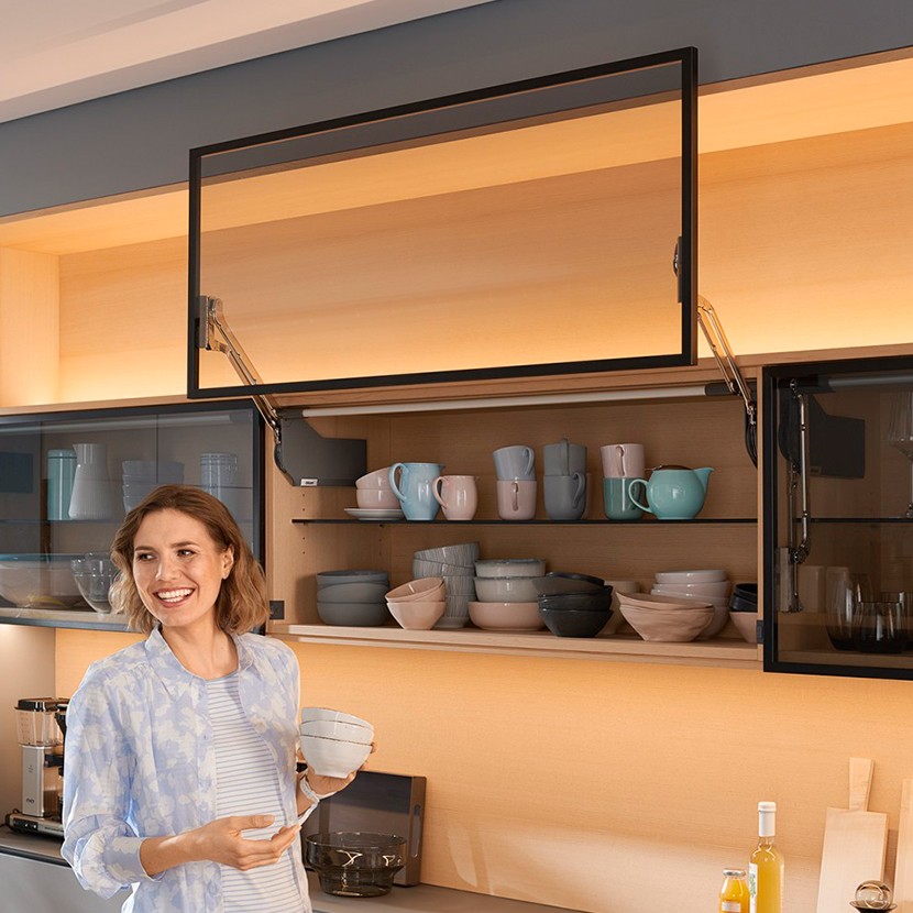 AVENTOS HL |  Sistema abatible para apertura de puerta con cierre suave