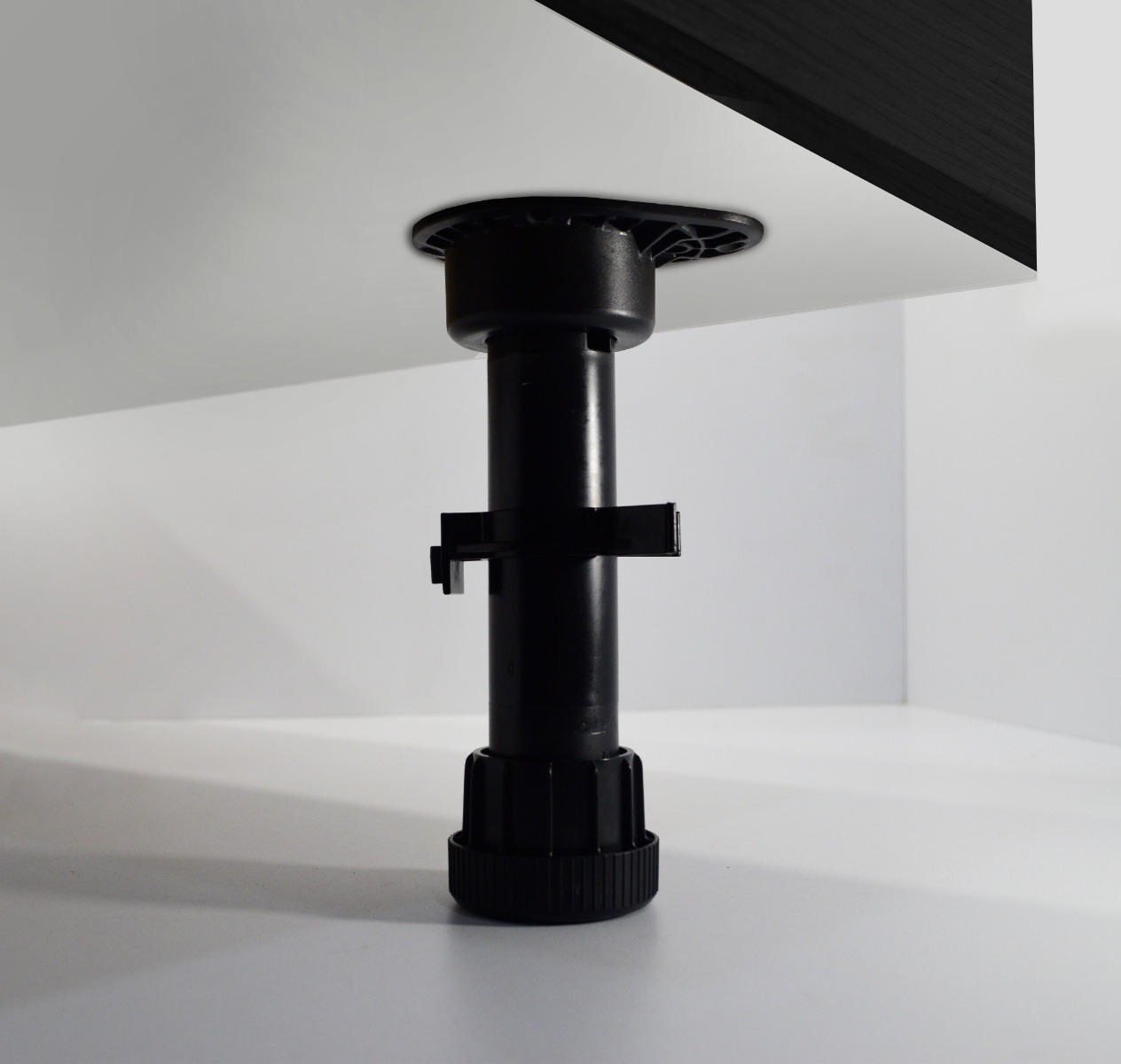 Zoclo FUTURE para gabinetes de cocina, acabado negro ingo