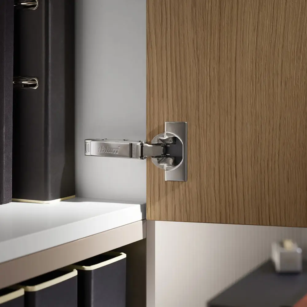 Bisagra CLIP top BLUMOTION 105°, cubrimiento total, con muelle montaje a presión, acabado niquelado