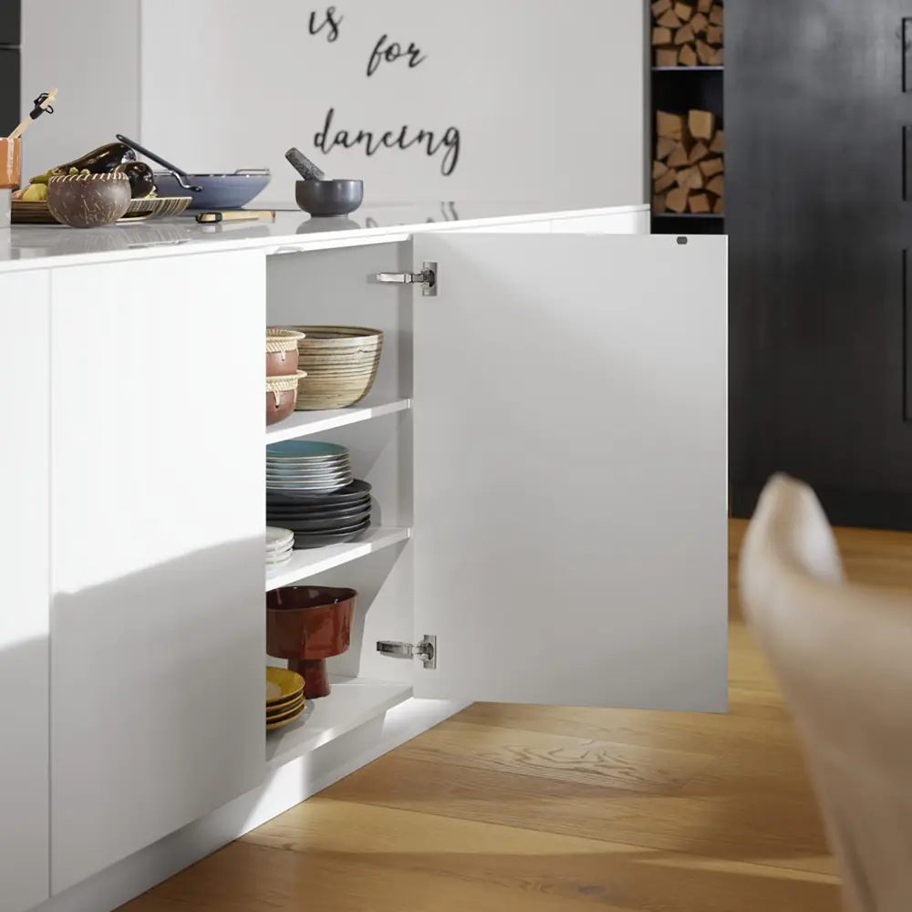 Bisagra CLIP top BLUMOTION 105°, cubrimiento total, con muelle montaje a presión, acabado niquelado