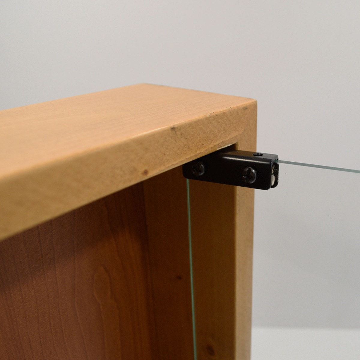 Bisagra para puertas pequeñas de cristal 110°