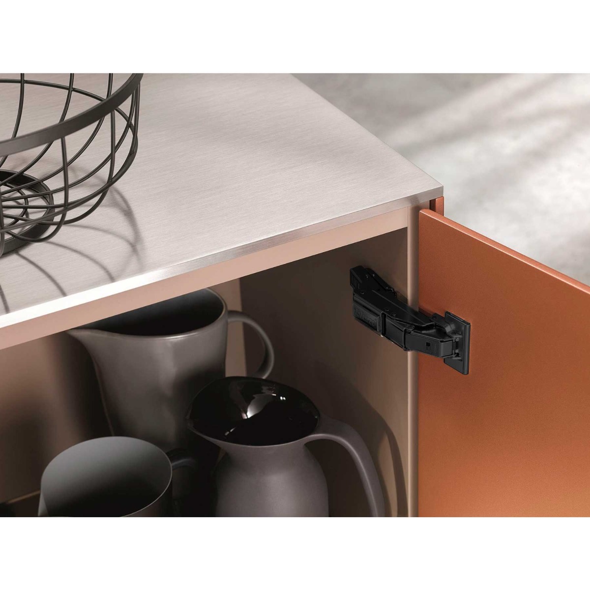 Bisagra CLIP TOP BLUMOTION 110° para frentes delgados Fijación EXPANDO T, acabado negro ónix