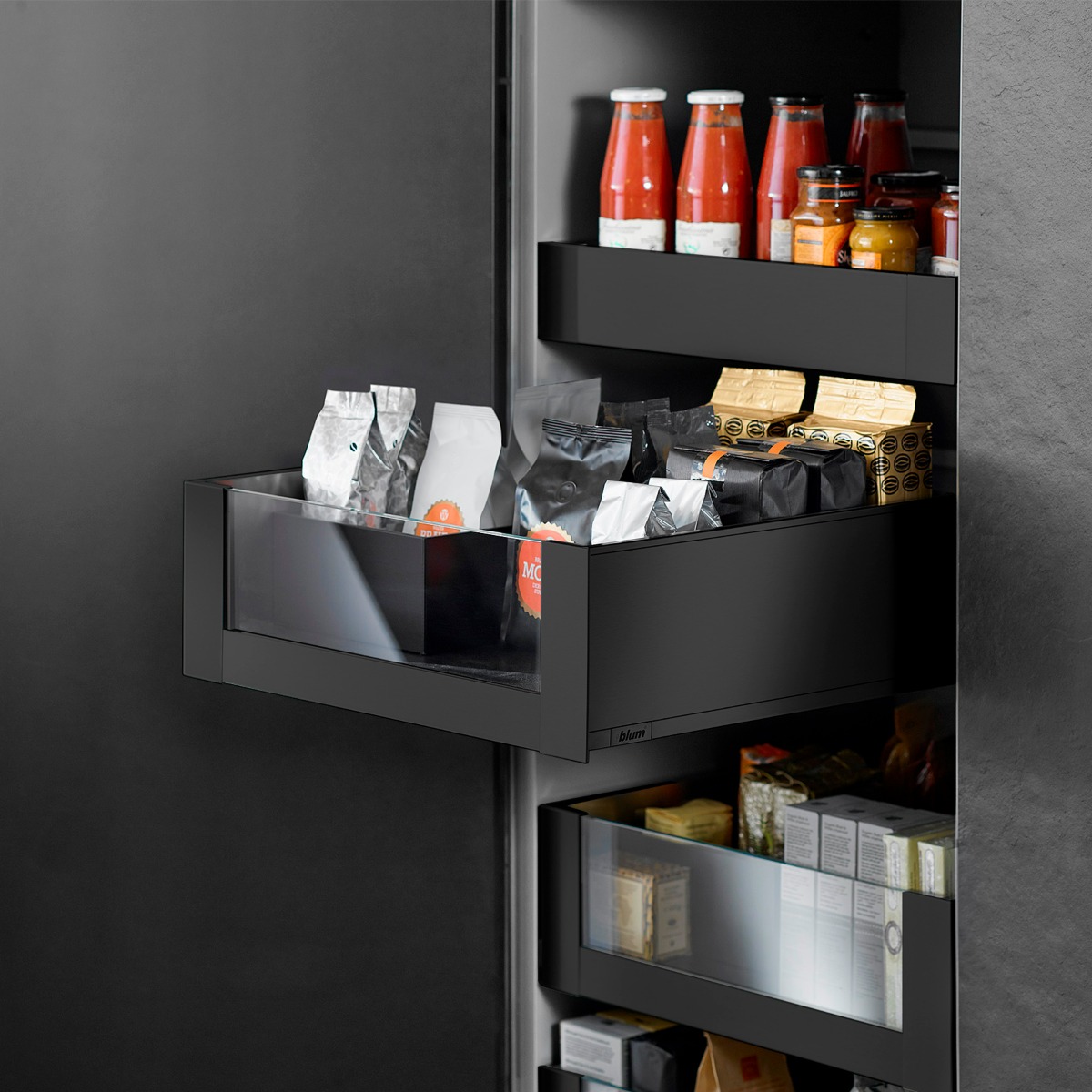 Cajón interno LEGRABOX pure altura C con elemento de diseño alto, color negro carbón mate