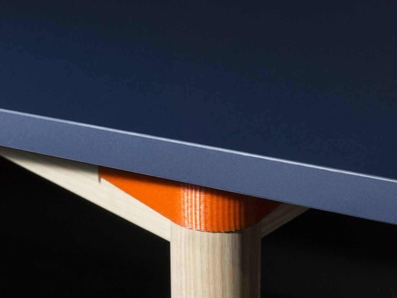 Tablero de MDF con laminado FENIX, Blu Fes y trascara HPL Nocturne, formato 1.22 x 2.44 m