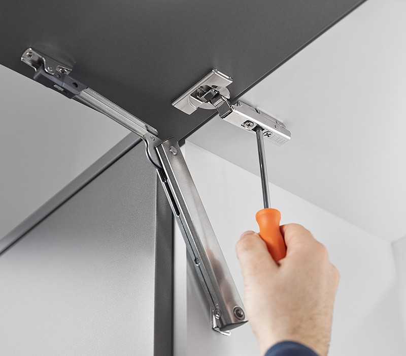 AVENTOS HK-XS TIP-ON | Sistema abatible para apertura de puerta sin jaladera