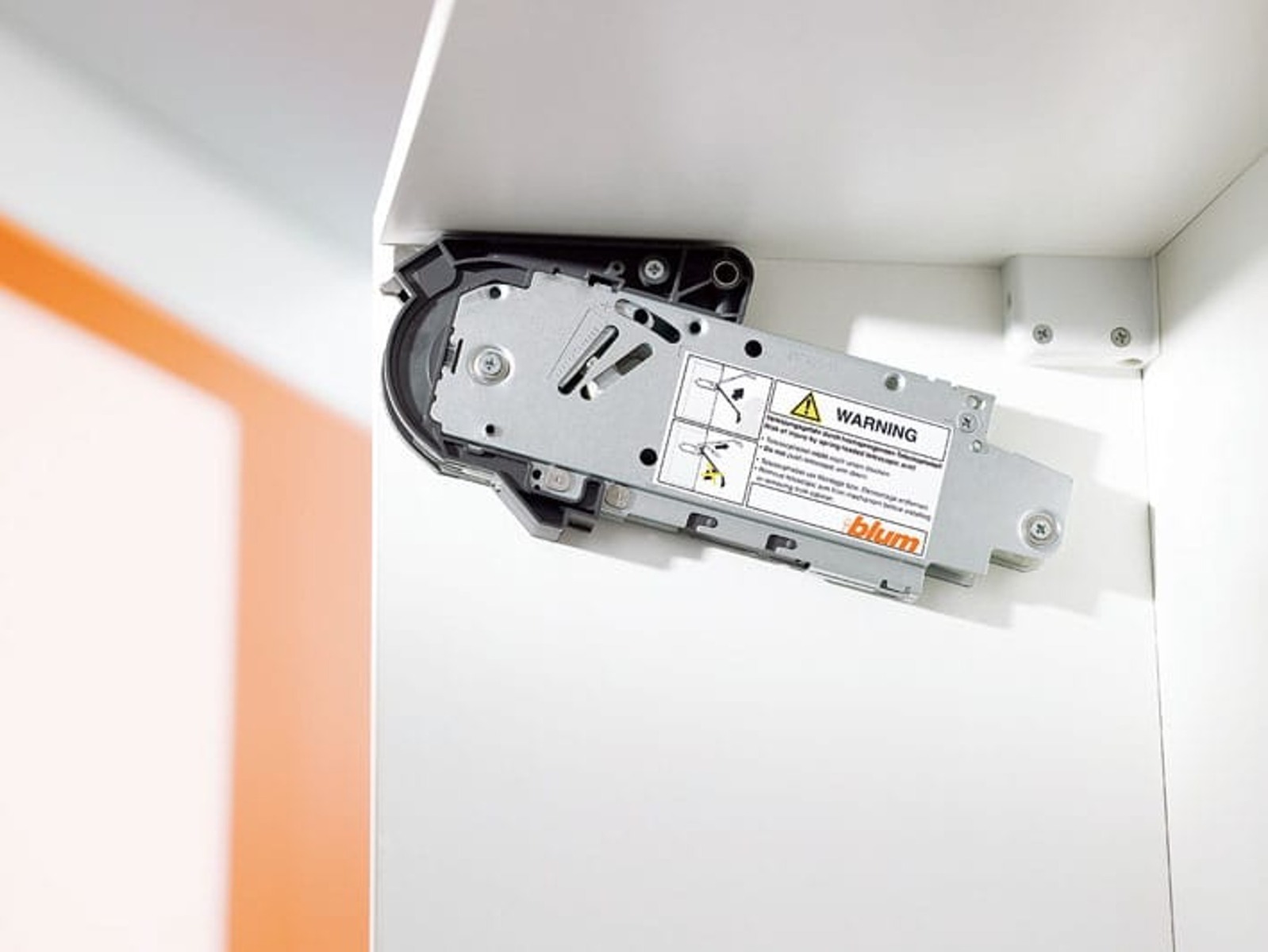 AVENTOS HS | Sistema abatible para apertura de puerta de mueble con cierre suave