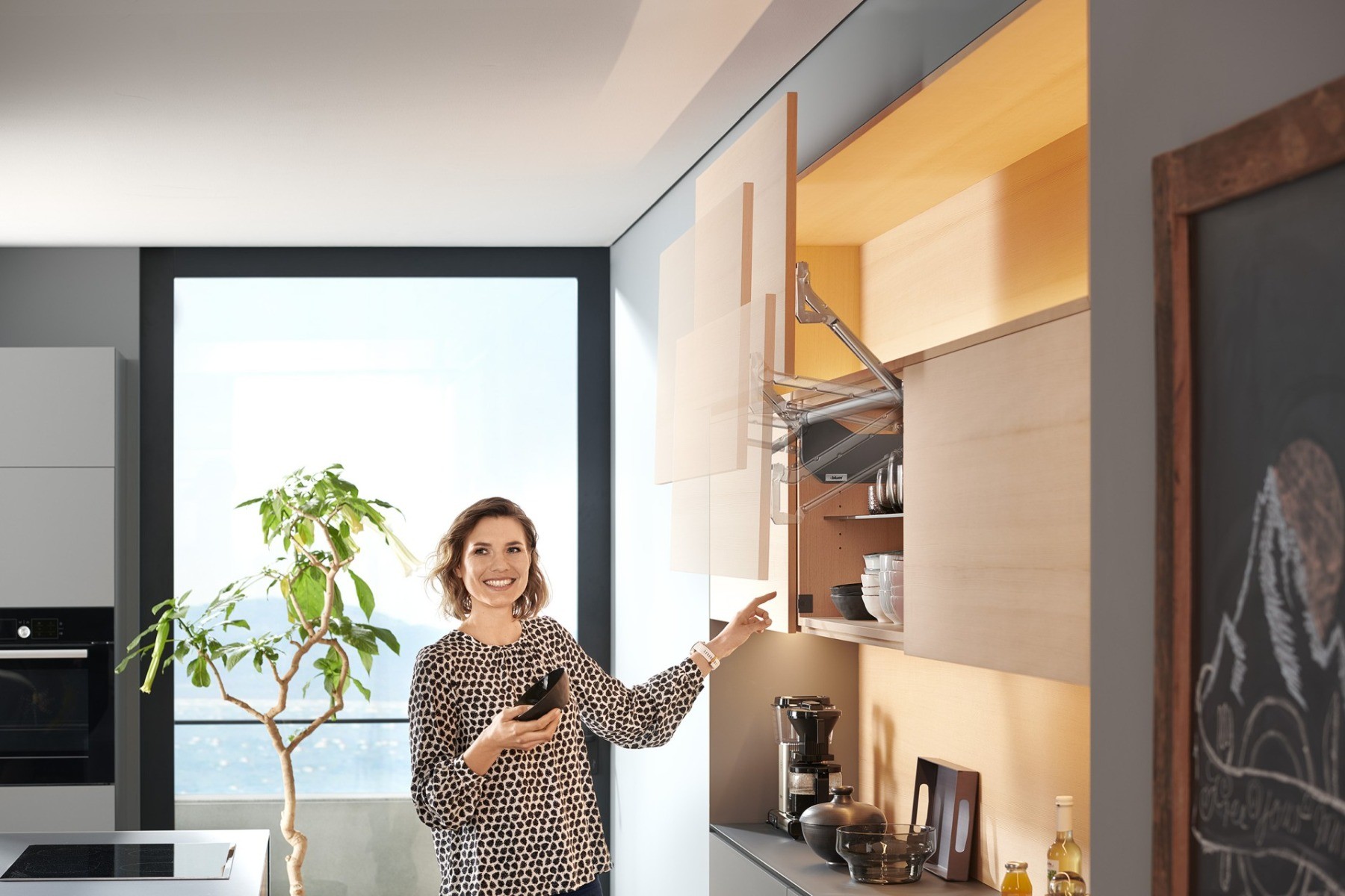 AVENTOS HL SERVO-DRIVE | Sistema eléctrico de apertura asistida de puerta