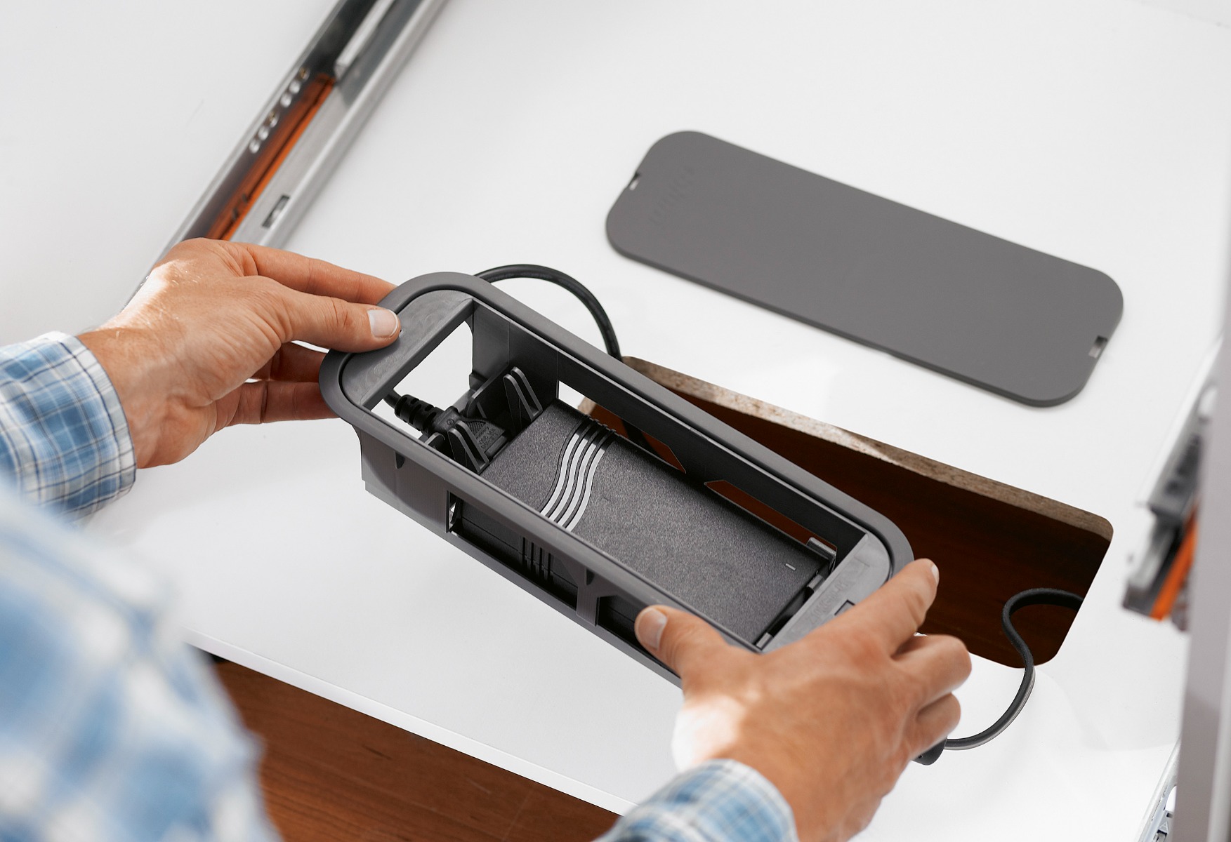 SERVO DRIVE: Apertura eléctrica para cajones (instalación con perfil)