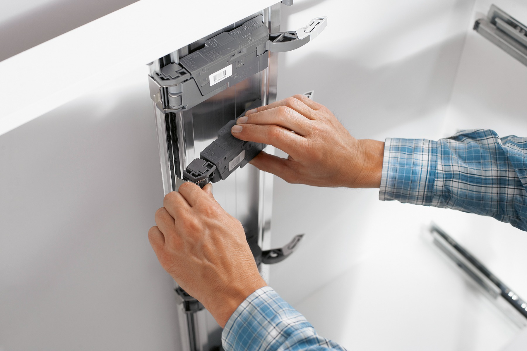 SERVO DRIVE: Apertura eléctrica para cajones (instalación con perfil)