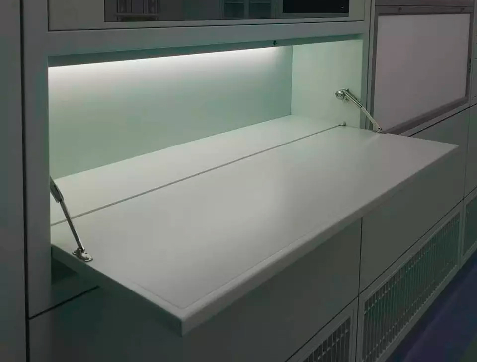 Brazos de caída suave para gabinete, acabado niquelado