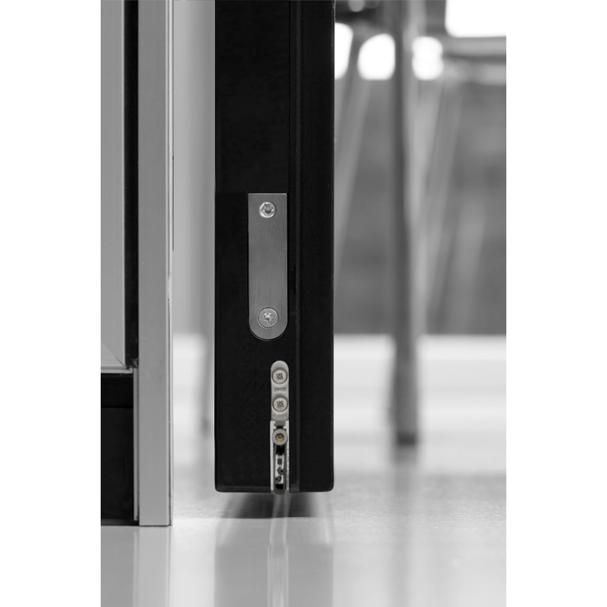 Burlete guillotina US para puertas de madera angostas, espesor mín de 25 mm