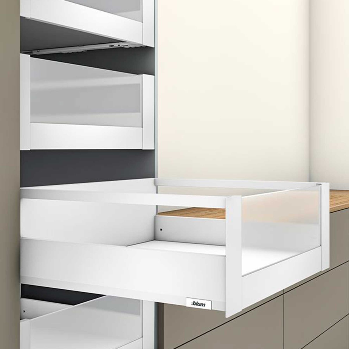 Pieza delantera con ranura para cristal MERIVOBOX, altura E, longitud 1042 mm, blanco seda