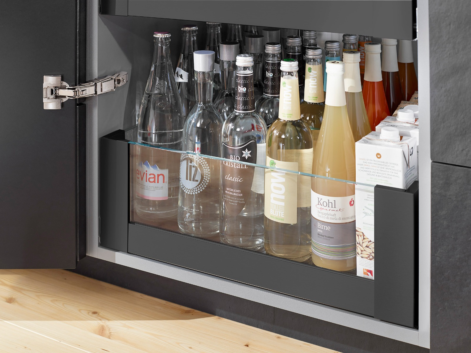 Cajón inteior LEGRABOX Free altura C, con elemento de diseño alto, color negro carbón mate