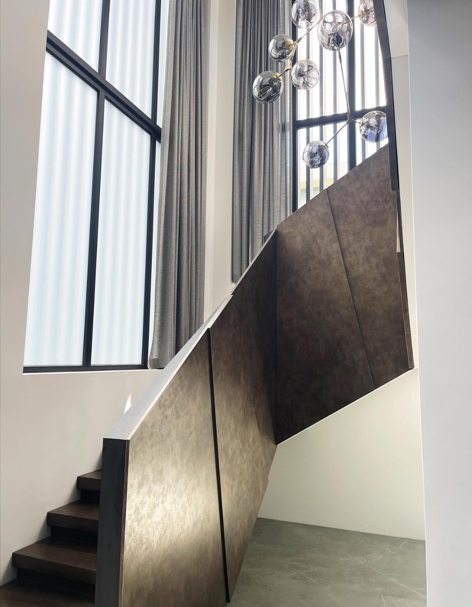 Laminado Chemetal #614 Beowulf Aluminum con Backer, medida de 1220 mm x 2438 mm