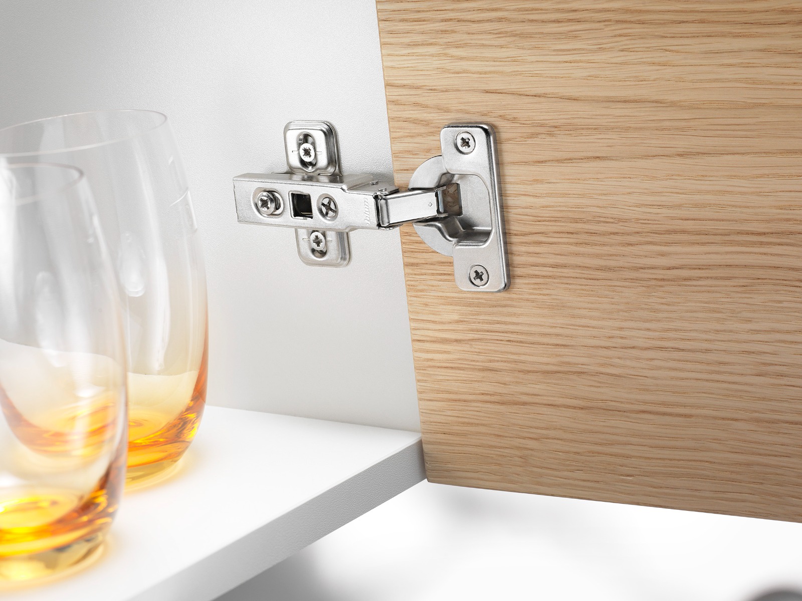 Bisagra CLIP 100°, cubrimiento total, con muelle, taquete Ø8mm, montaje a presión, níquel