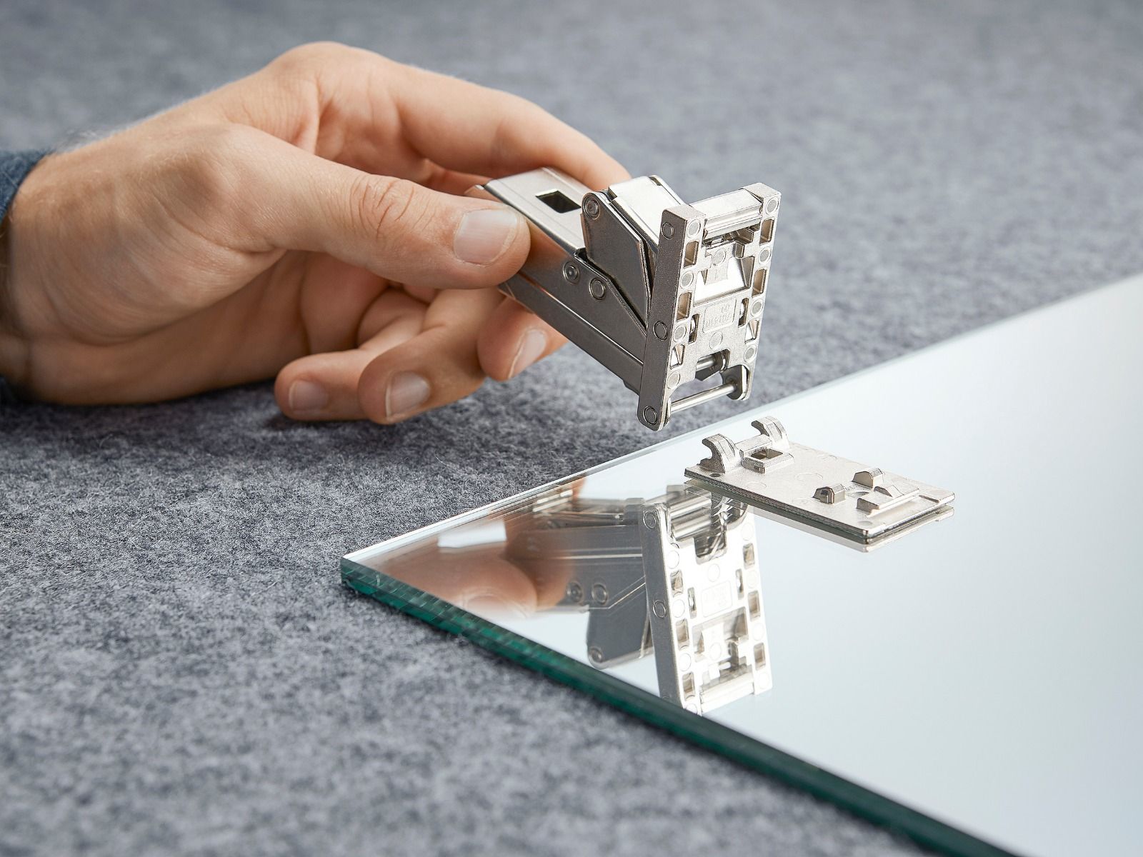 Bisagra CLIP top BLUMOTION CRISTALLO con muelle, acabado níquel