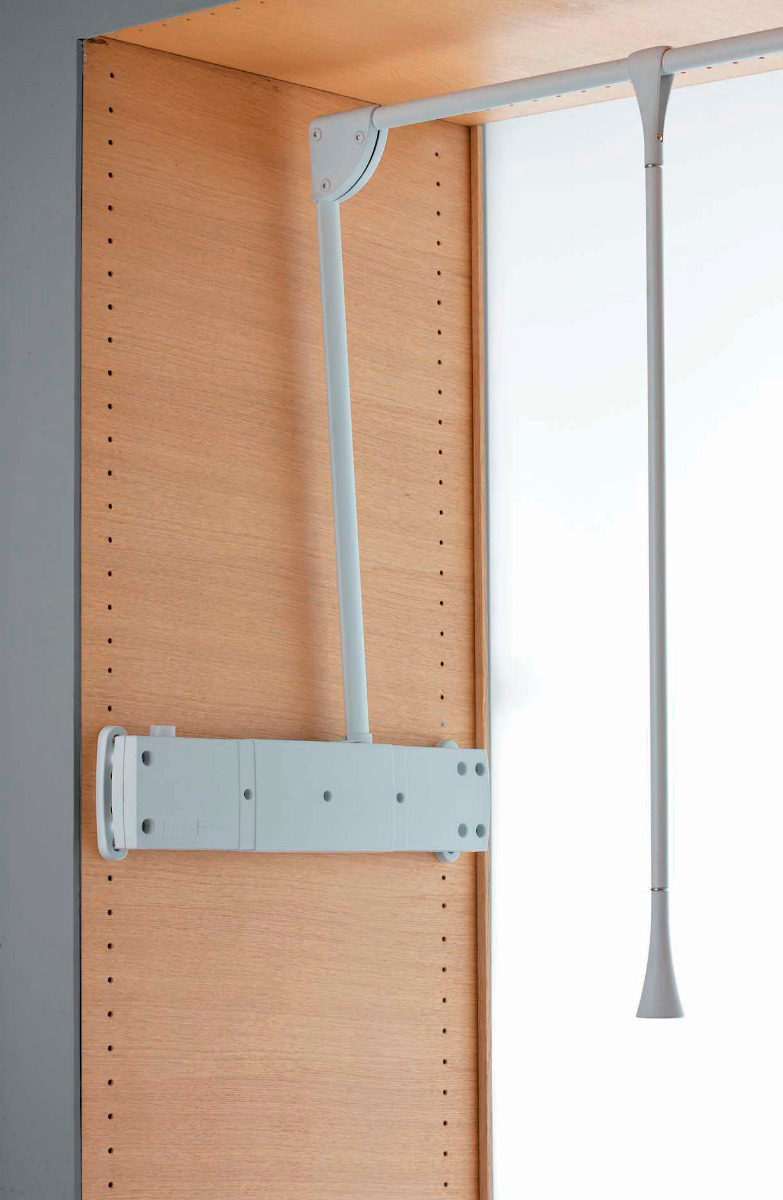 Mecanismo Colgador SUPER PRO, capacidad de carga 18 kg, ancho variable de 800 mm hasta 1100 mm, acabado gris aluminio