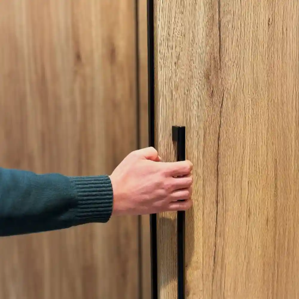 Kit Sistema corredizo CONCEPTA 3 PULL capacidad de carga 25kg, para puertas de madera abatibles e insertables con jaladera, izquierdo