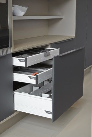 Jaladera plástica para cajón interno TANDEMBOX antaro, gris claro