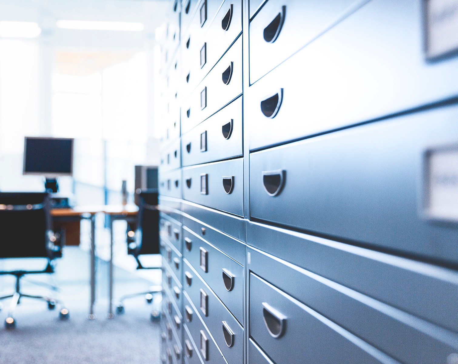 Corredera Accuride INTERLOCK 3621 para mueble metálico con sistema antivolteo, para montaje lateral