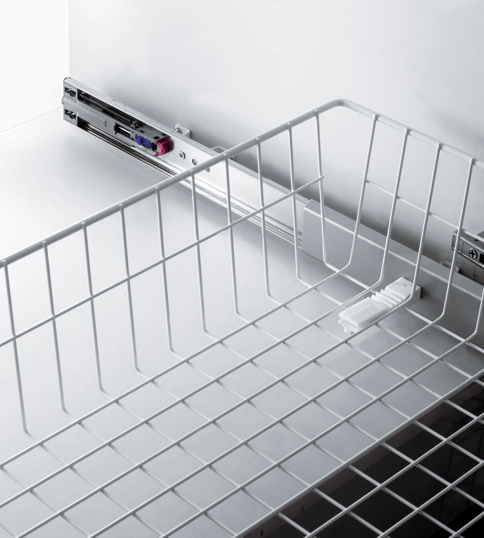 Canastilla extraíble con cierre suave, para mueble de 600mm, acabado blanco