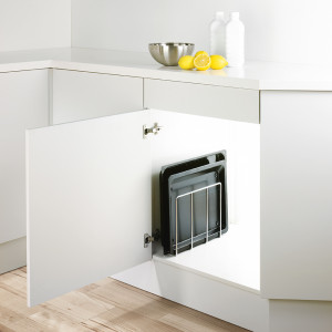 Rack para organización de charolas, montaje en gabinete de cocina, medida 80 x 300 x 250 mm