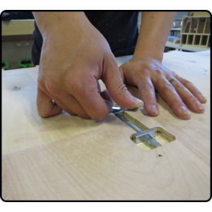 Tornillo conector FLIP BOLT para unión de paneles de madera